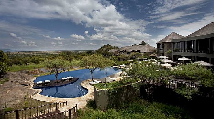 Four-Seasons-Safari-Lodge1.jpg
