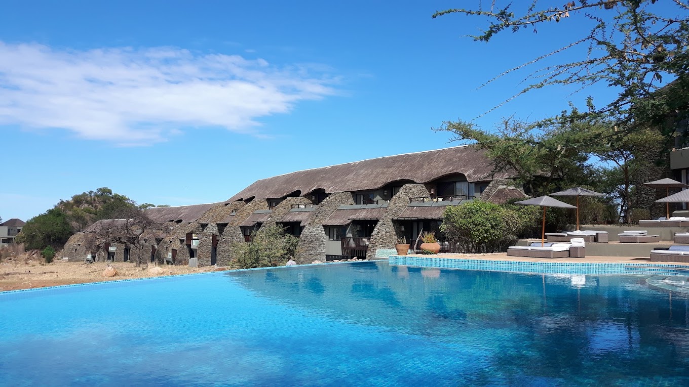 Four-Seasons-Safari-Lodge4.jpg