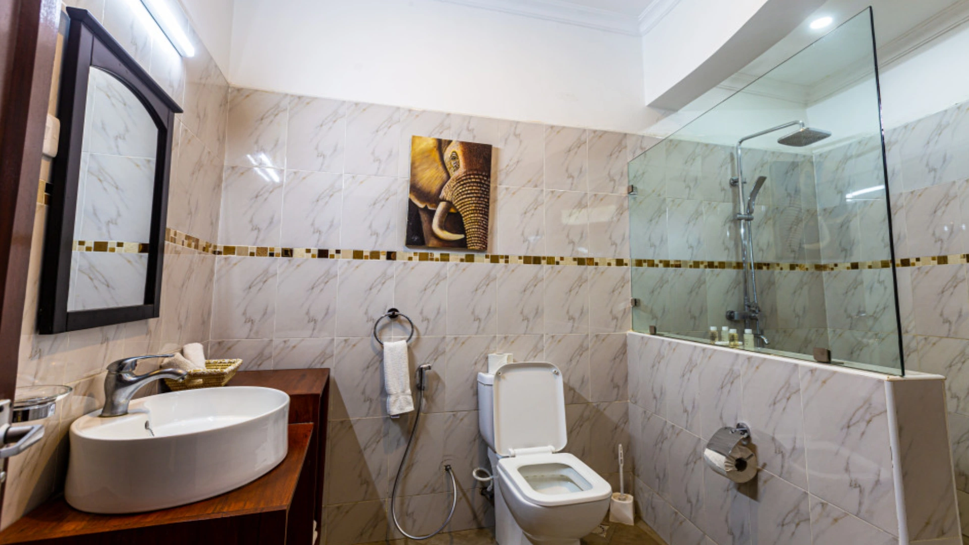 Arusha Planet Lodge–bathroom