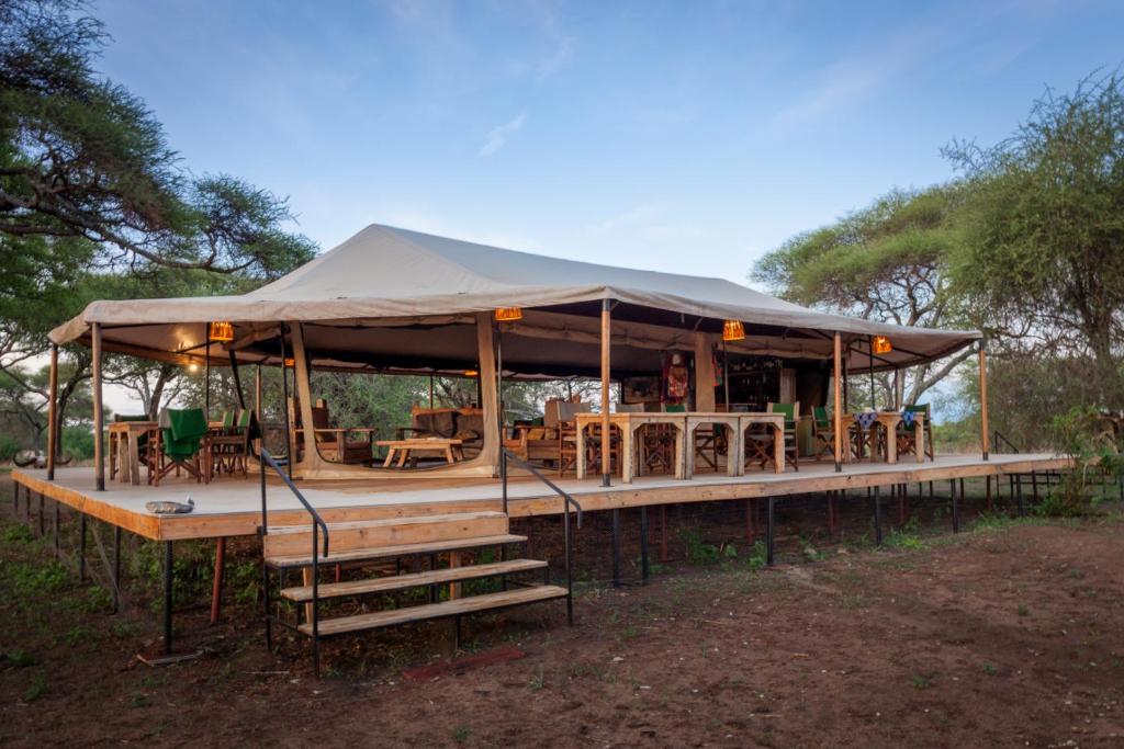 Baobab Serengeti Camp1